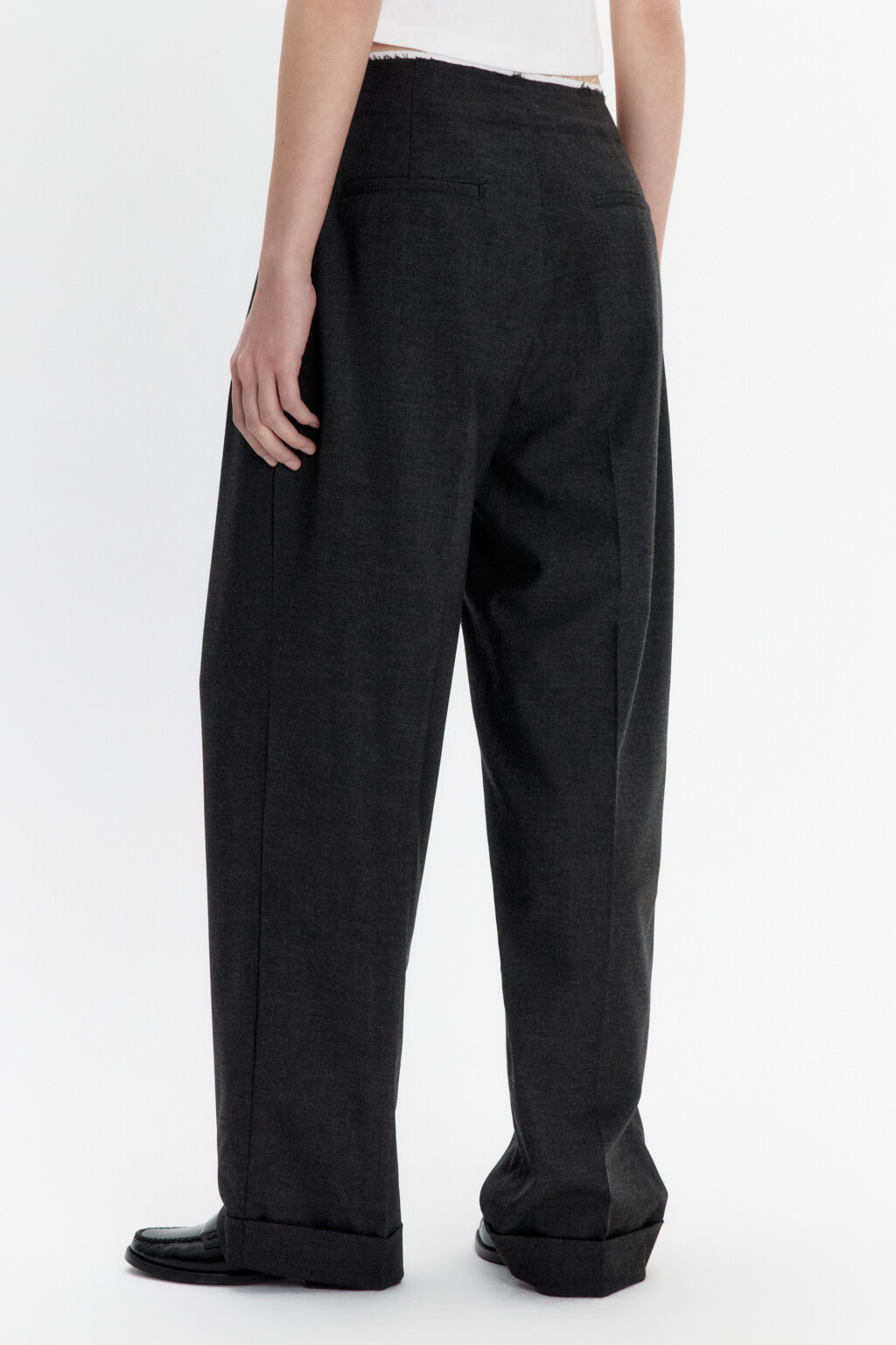 Брюки-бананы костюмные со стрелками - цвет серый - 4