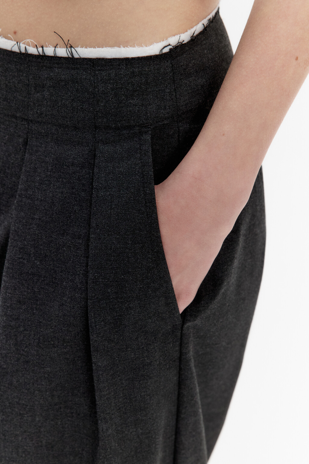 Брюки-бананы костюмные со стрелками - цвет серый - 7