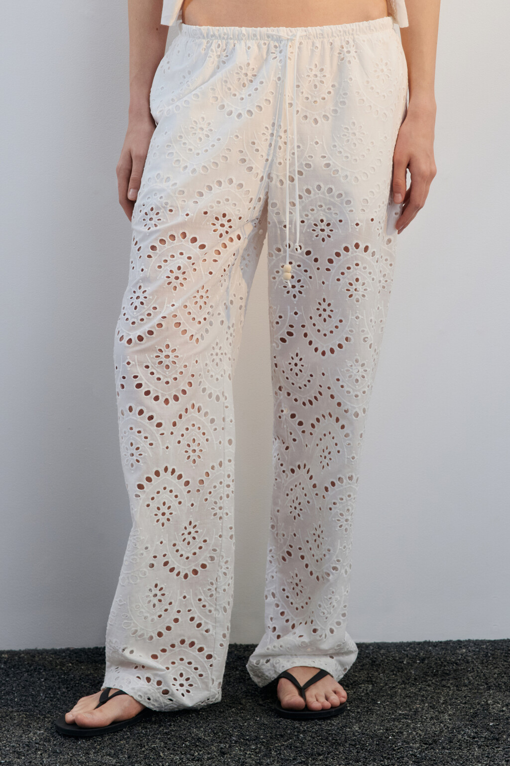 Брюки ажурные на завязках с бусинами - цвет белый - 2