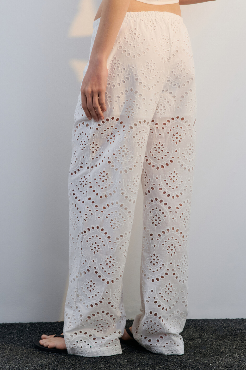 Брюки ажурные на завязках с бусинами - цвет белый - 3