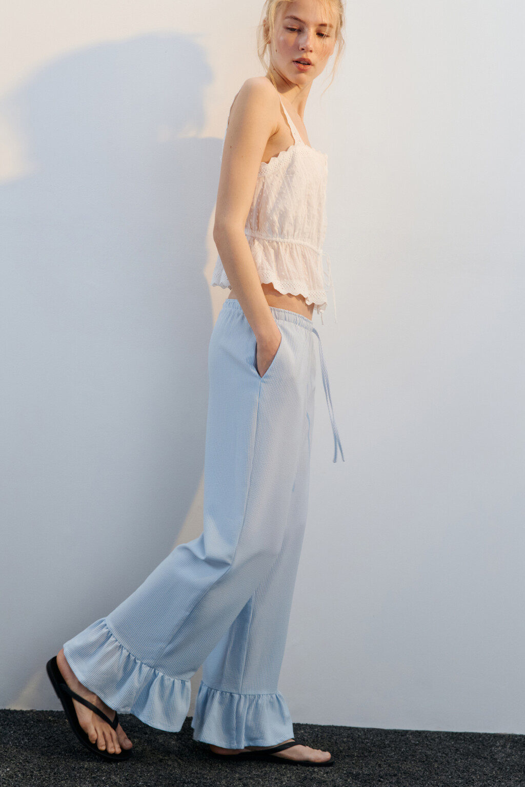 Брюки широкие укороченные с воланами - цвет голубой - 1