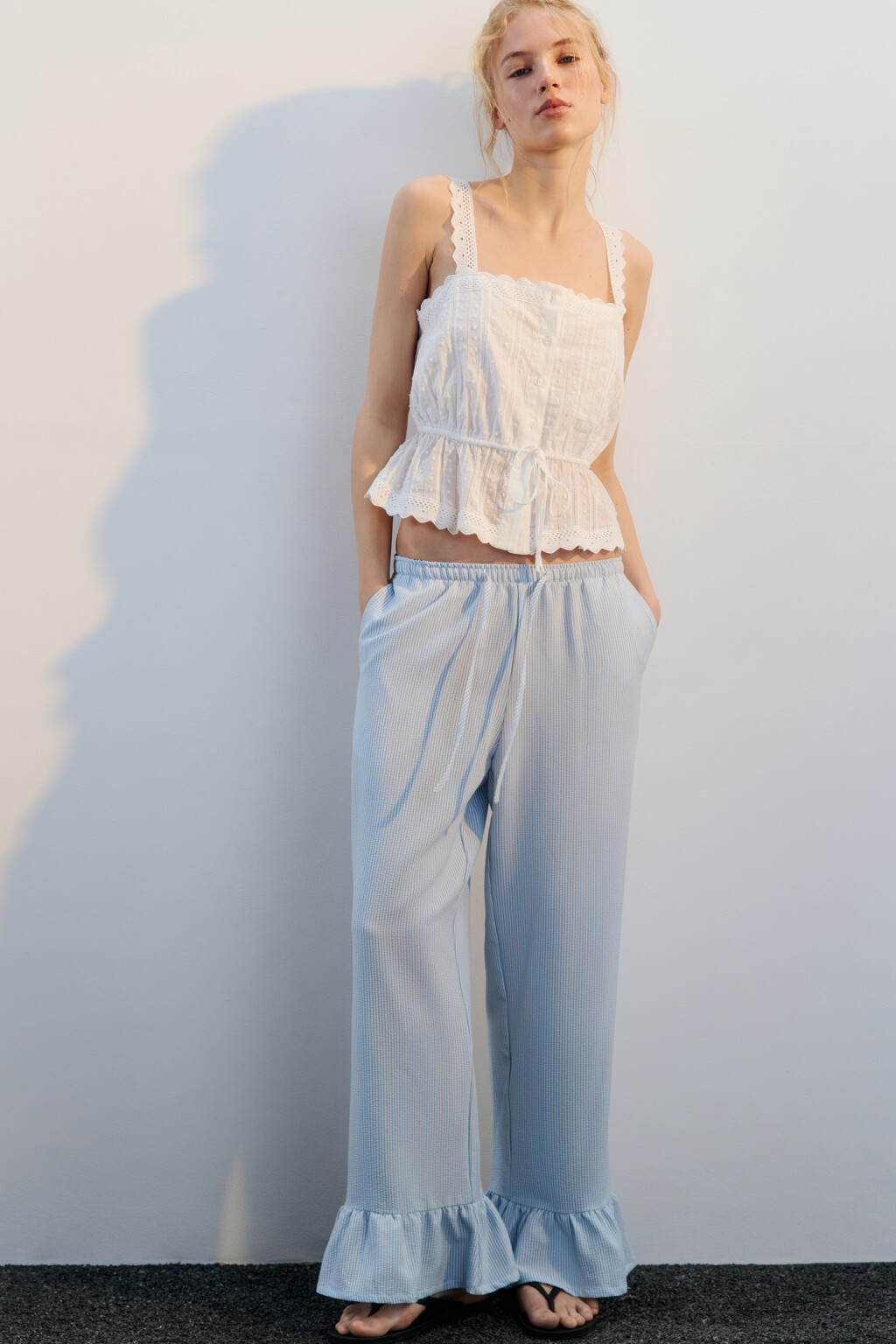 Брюки широкие укороченные с воланами - цвет голубой - 2