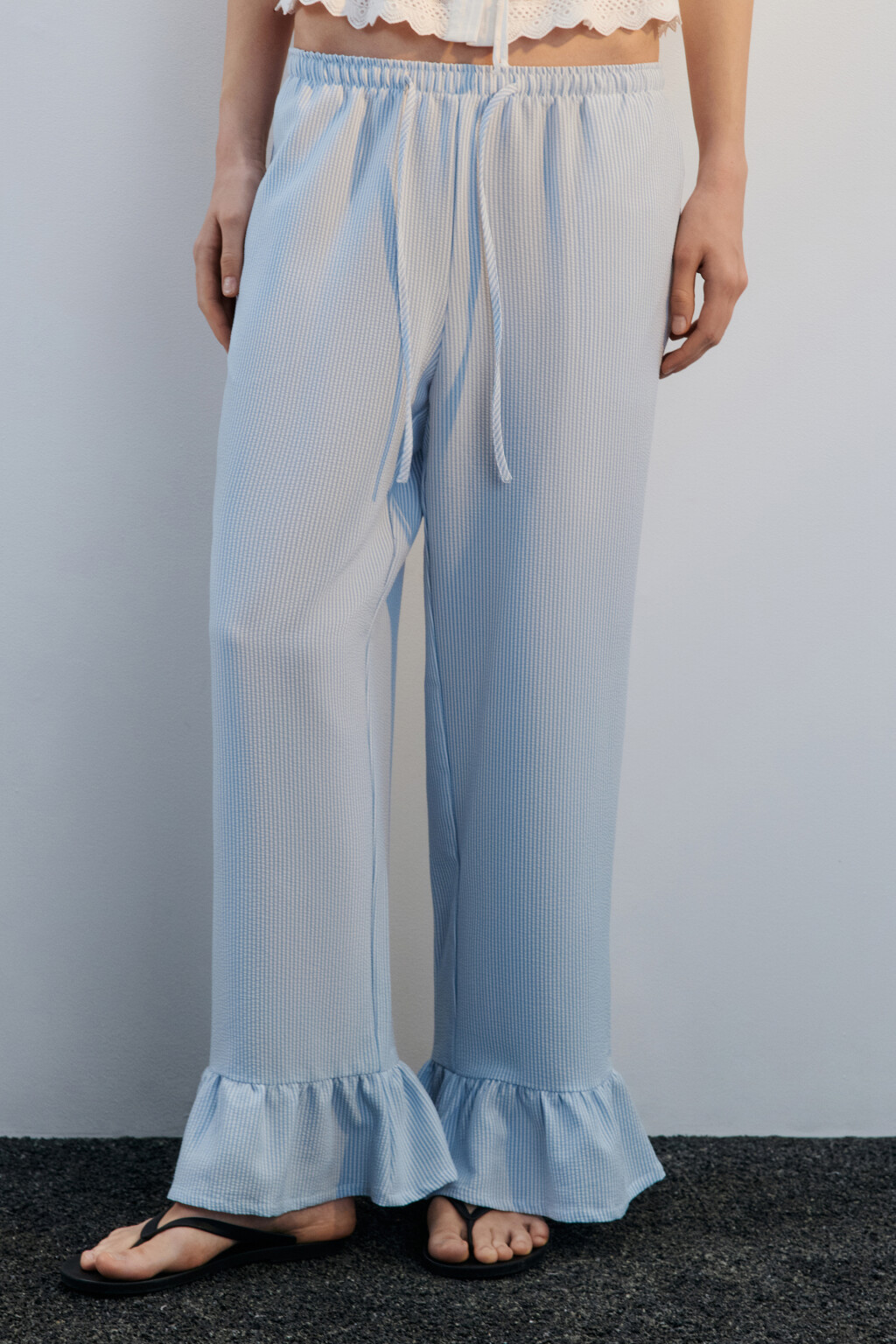 Брюки широкие укороченные с воланами - цвет голубой - 3