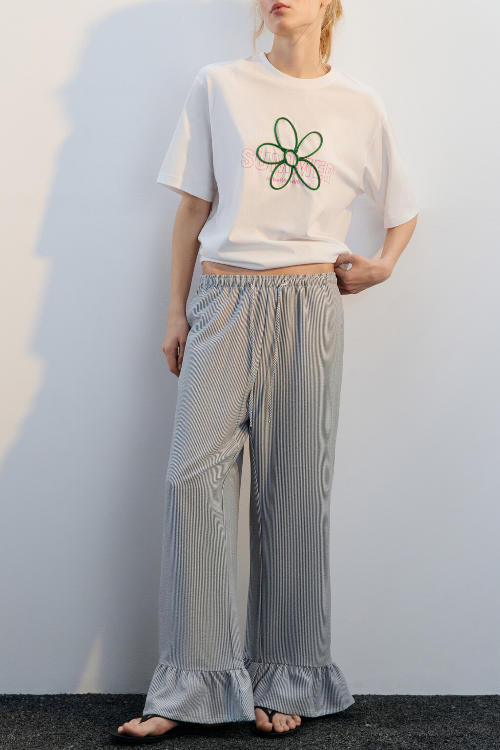 Брюки широкие укороченные с воланами - цвет черный - 1