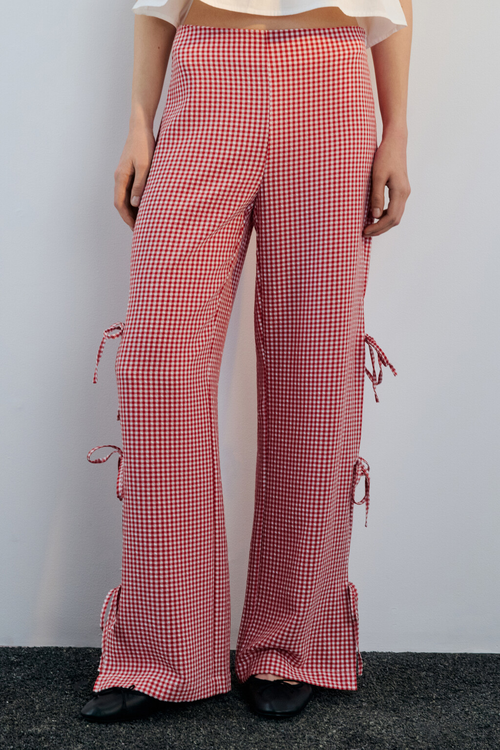 Брюки в клетку с разрезами и завязками - цвет красный - 3