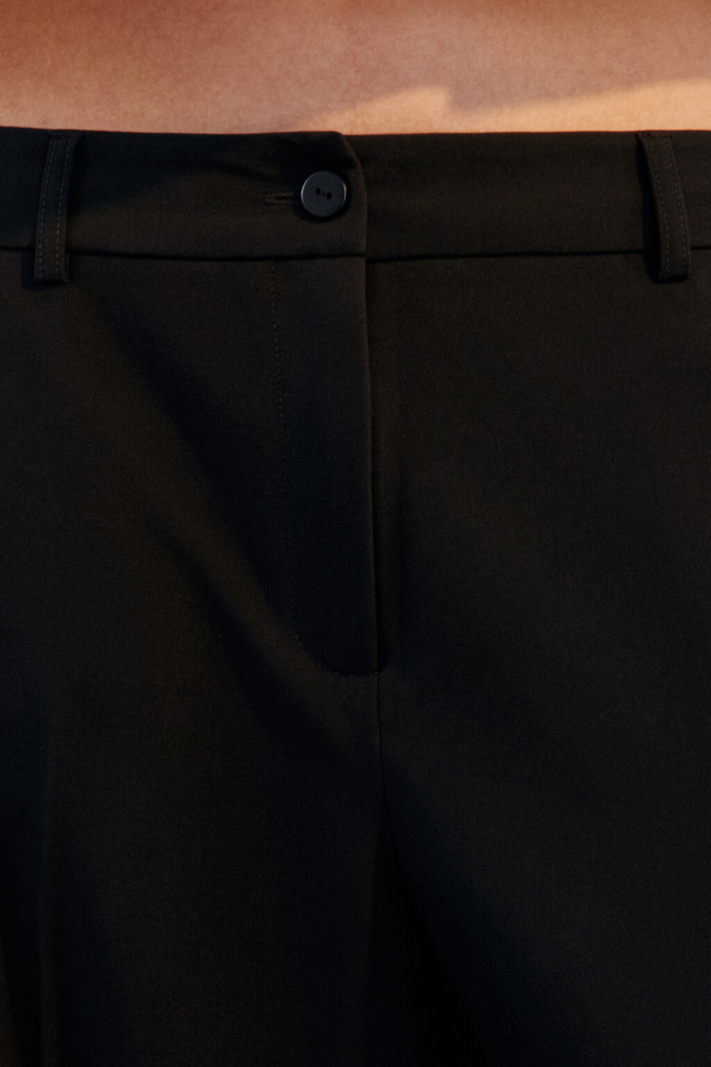 Брюки широкие костюмные со стрелками - цвет черный - 5