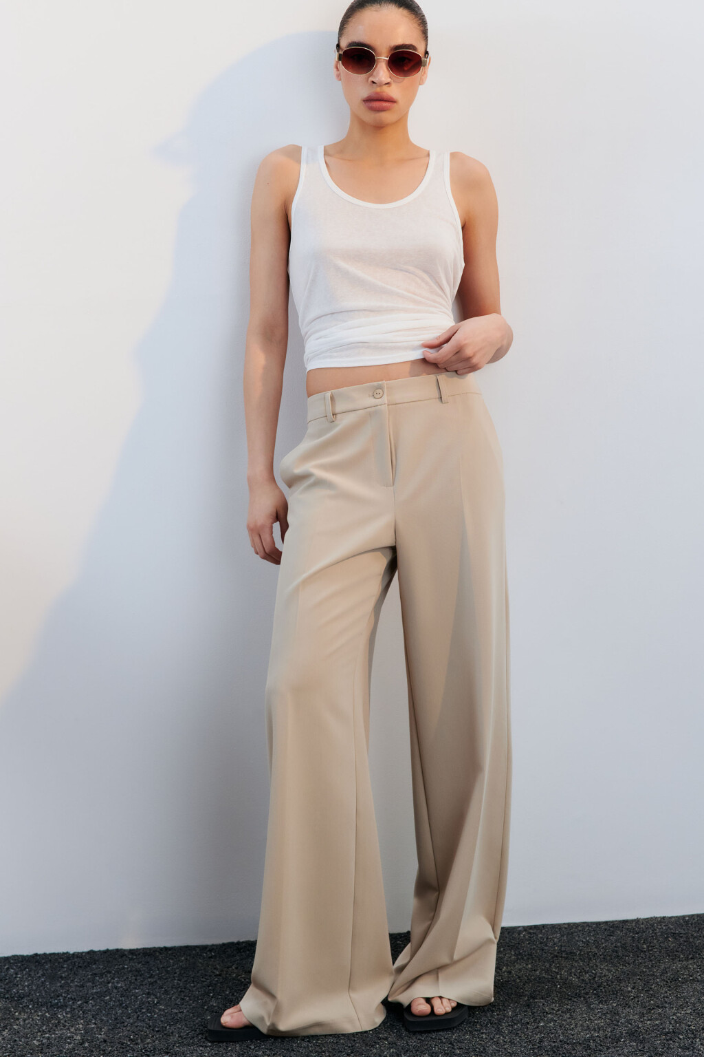 Брюки широкие костюмные со стрелками - цвет бежевый - 1