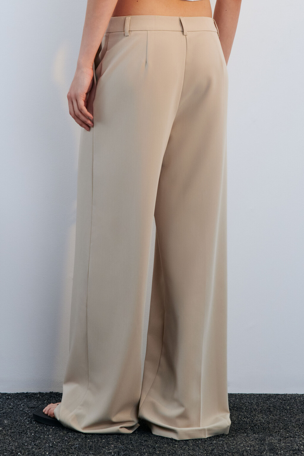 Брюки широкие костюмные со стрелками - цвет бежевый - 4