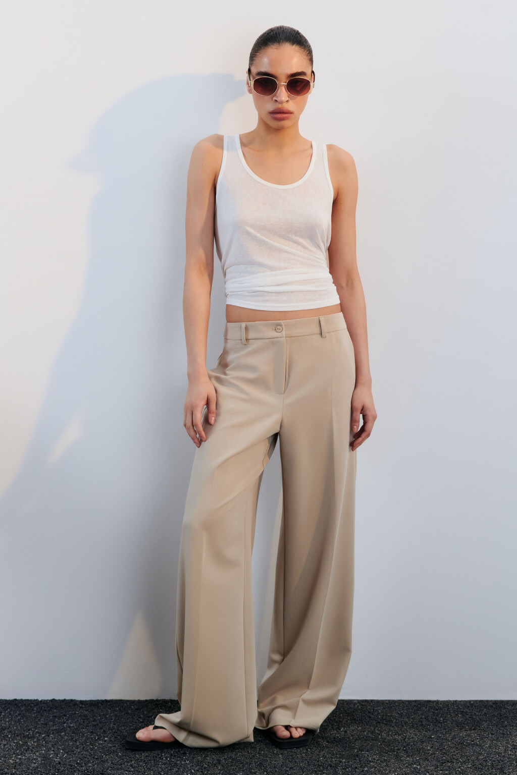 Брюки широкие костюмные со стрелками - цвет бежевый - 5