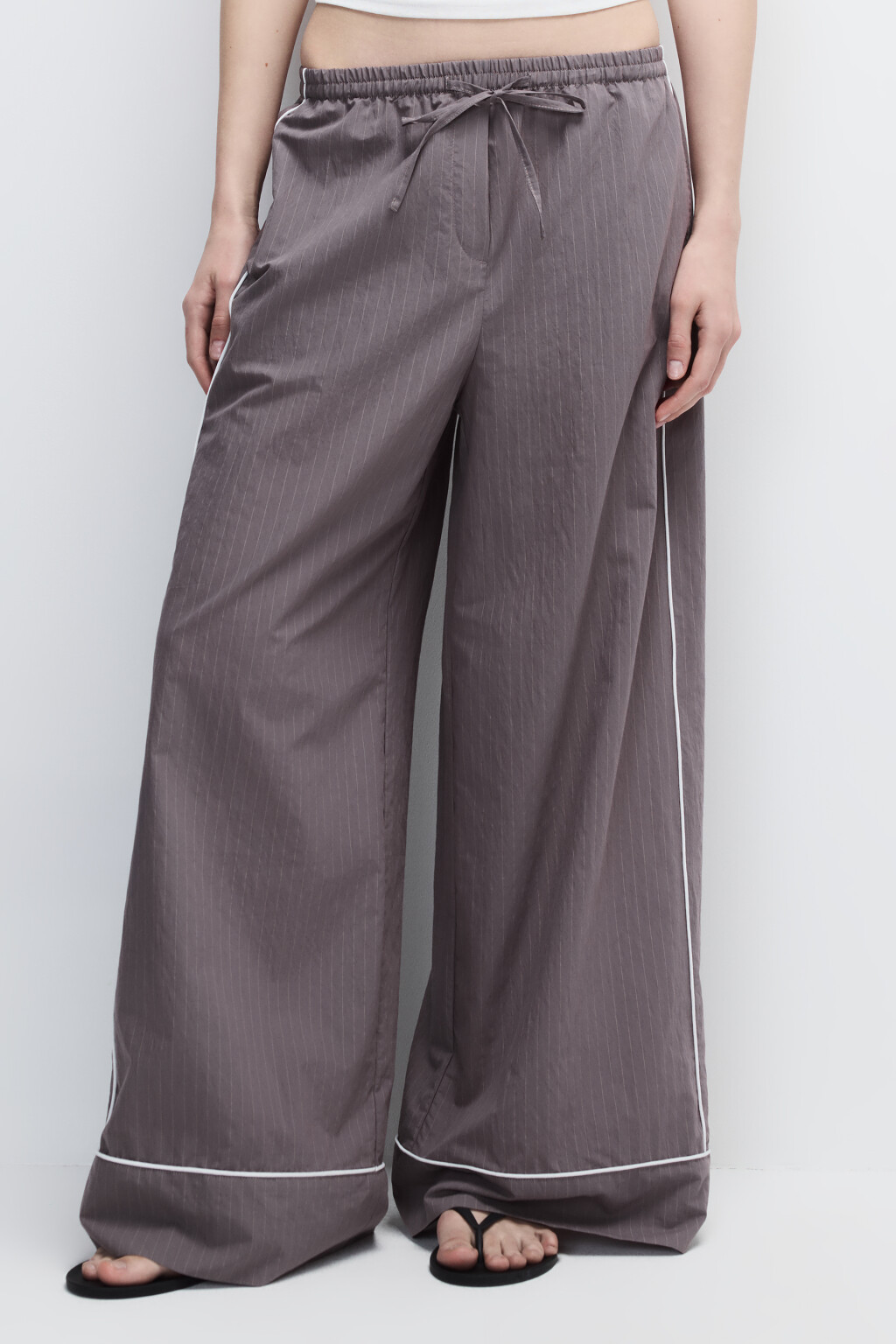 Брюки в полоску с тонкими лампасами - цвет коричневый - 3