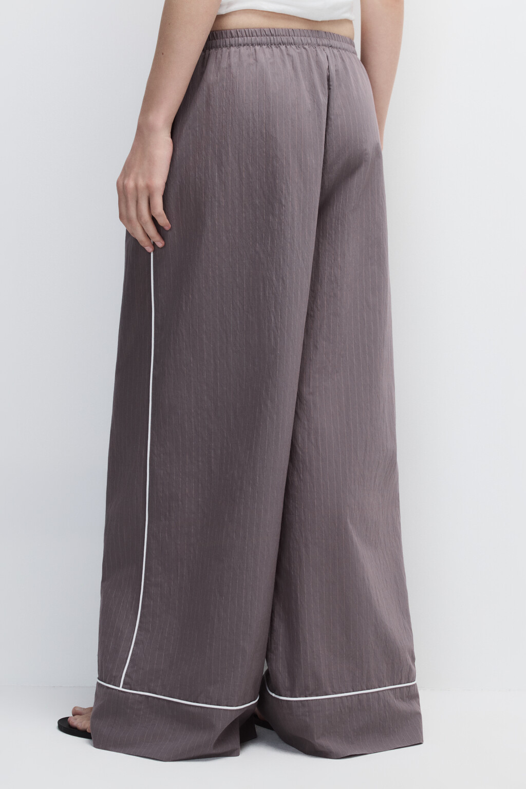 Брюки в полоску с тонкими лампасами - цвет коричневый - 4