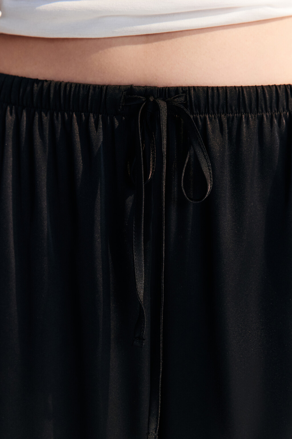 Брюки атласные с кружевом - цвет черный - 6