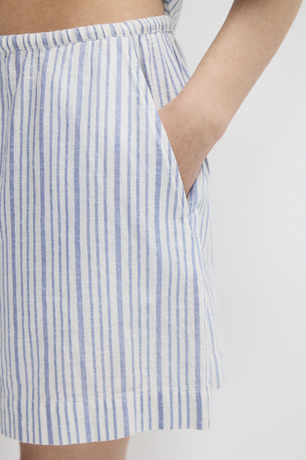 Шорты льняные в полоску - цвет голубой - 6