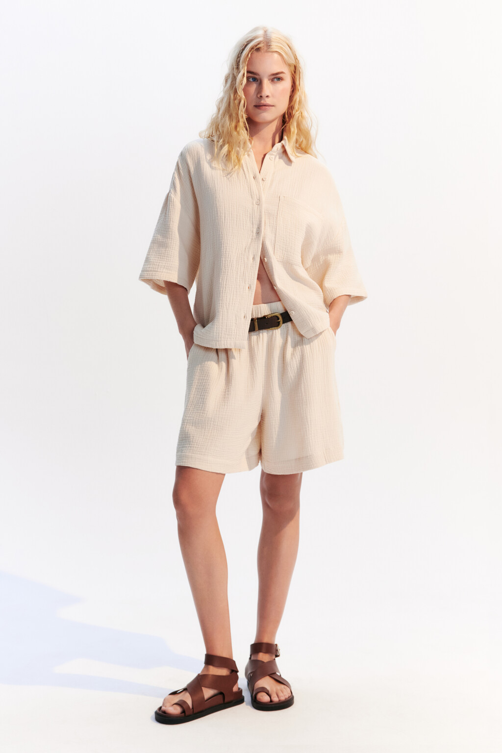 Шорты из хлопкового муслина - цвет бежевый - 4