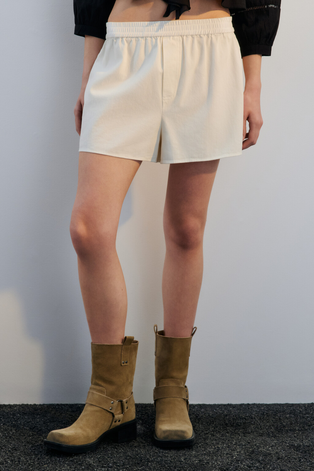 Шорты хлопковые с поясом-резинкой - цвет белый - 2