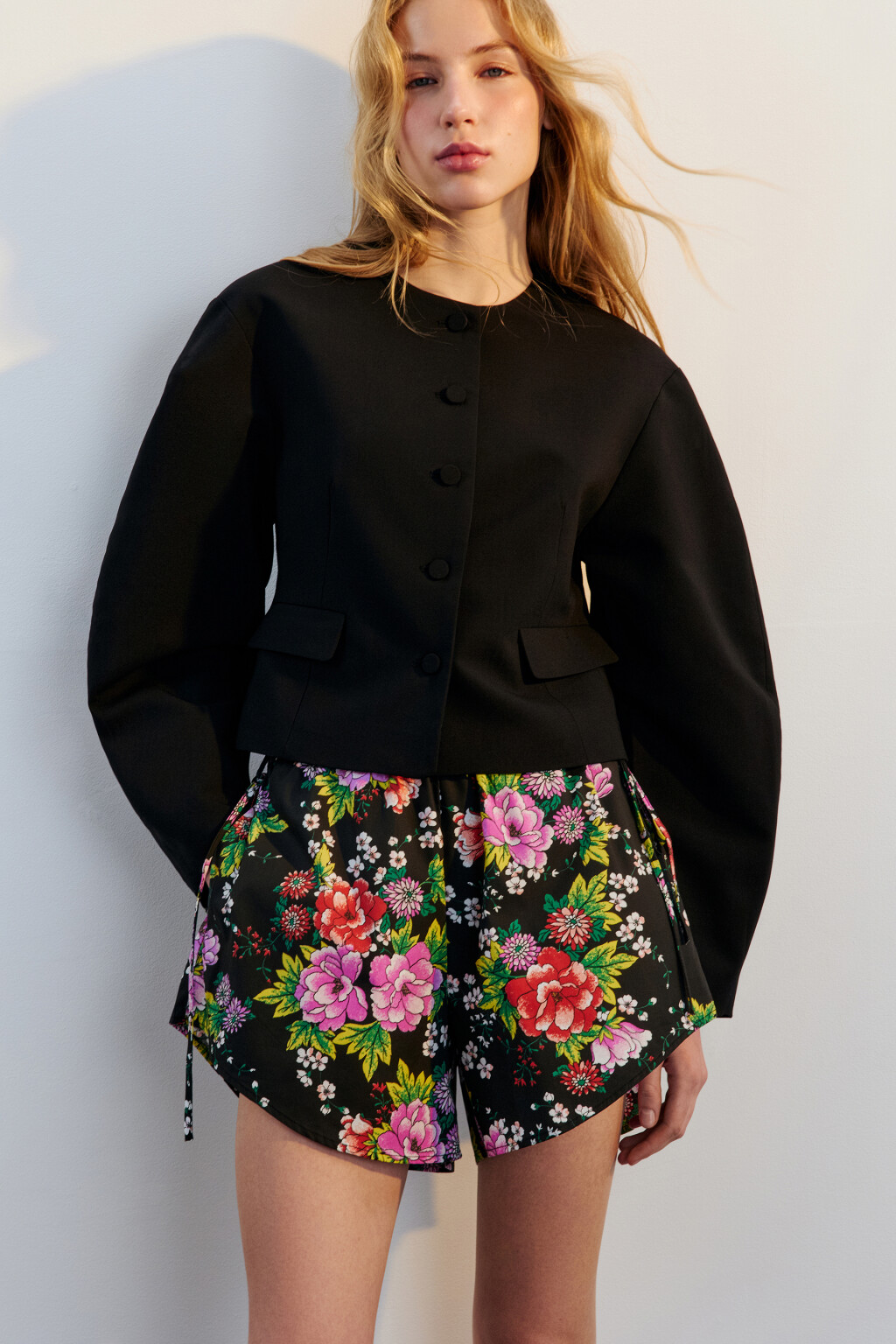 Шорты мини с цветочным принтом - цвет черный - 2