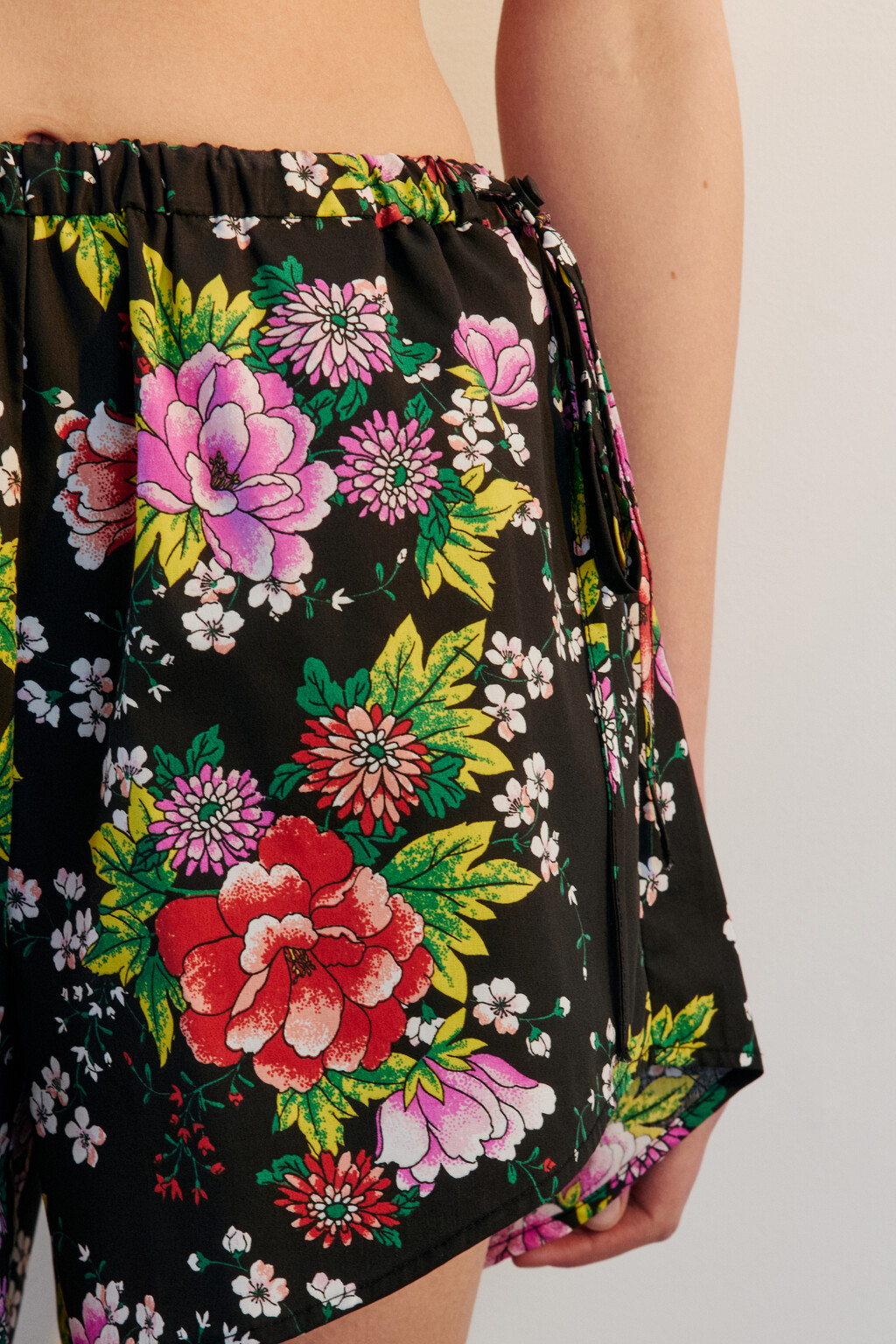 Шорты мини с цветочным принтом - цвет черный - 6