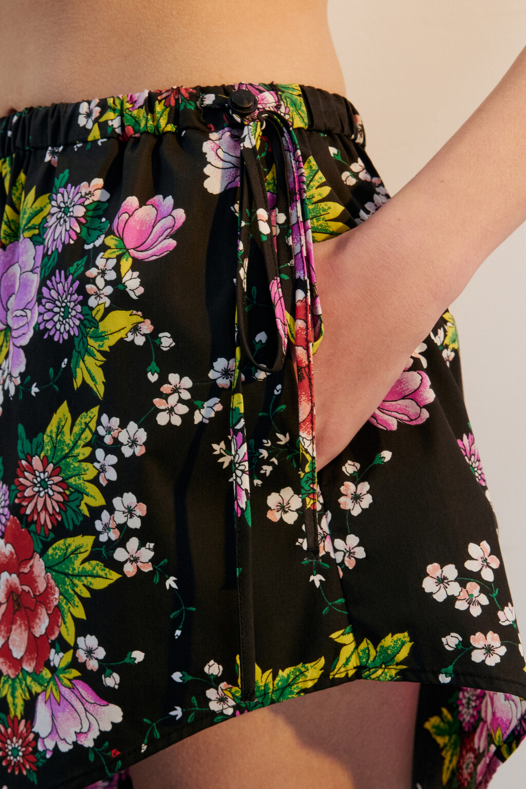 Шорты мини с цветочным принтом - цвет черный - 7