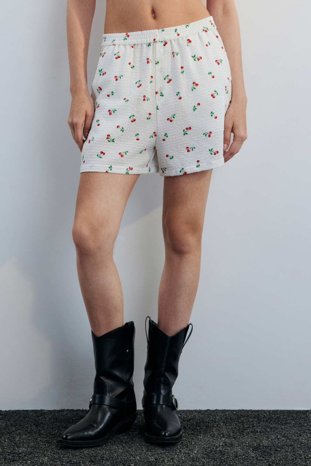 Шорты из фактурной ткани с принтом - цвет белый - 3