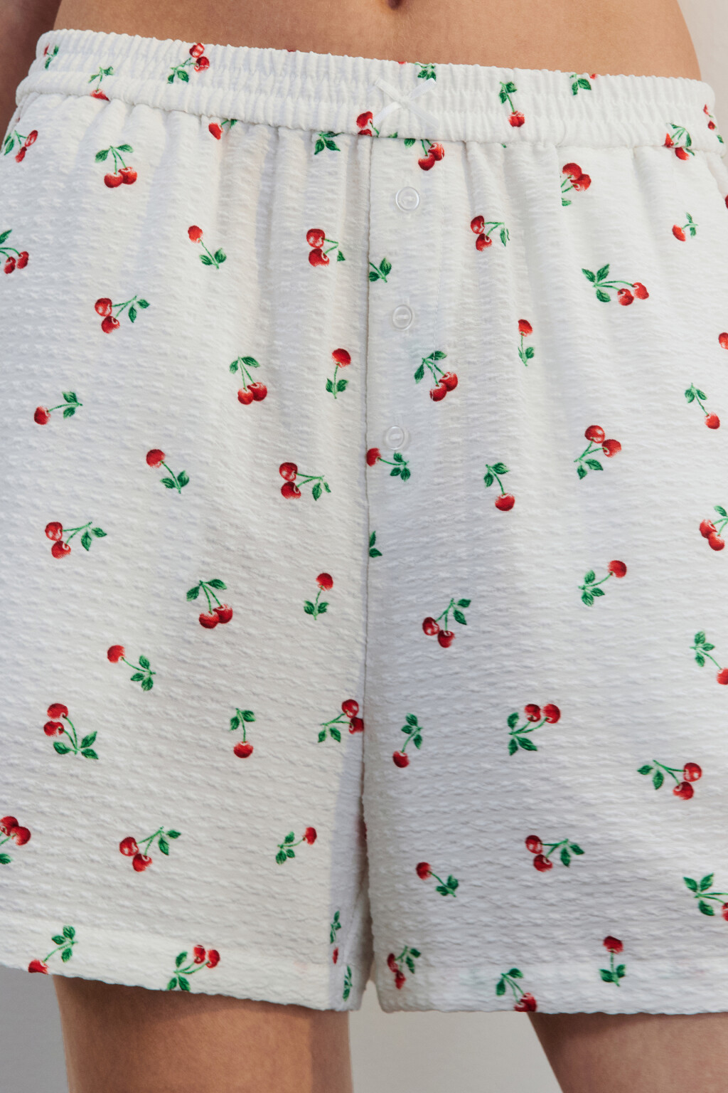 Шорты из фактурной ткани с принтом - цвет белый - 6