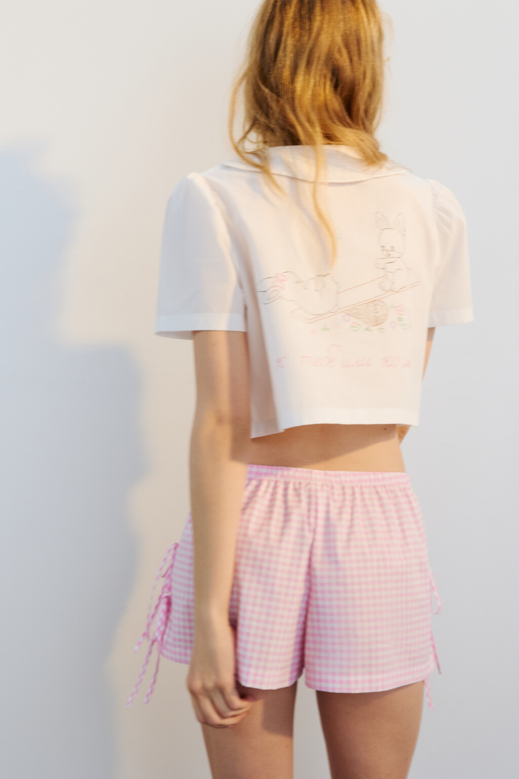 Шорты в клетку с разрезами и завязками - цвет розовый - 4