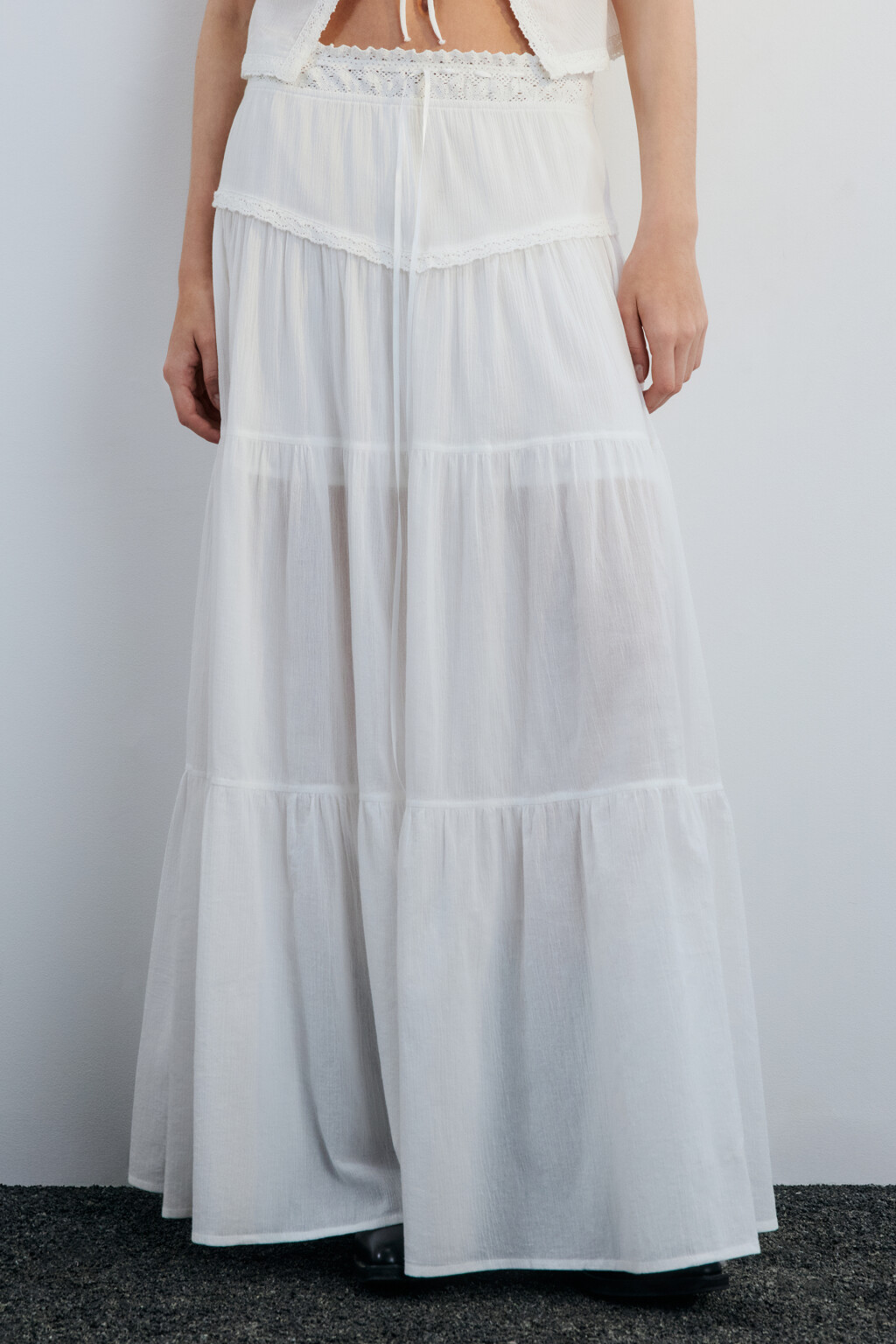Юбка-трапеция макси с кружевом - цвет белый - 2