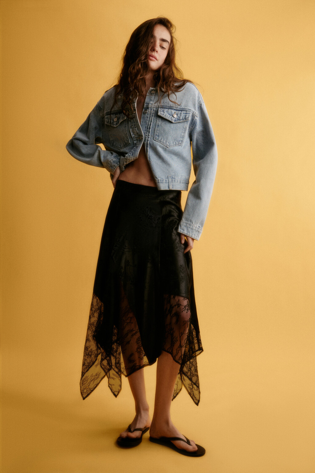 Юбка миди асимметричная с кружевом - цвет черный - 2