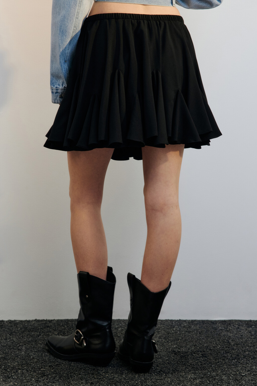 Юбка мини пышная с клиньями - цвет черный - 4