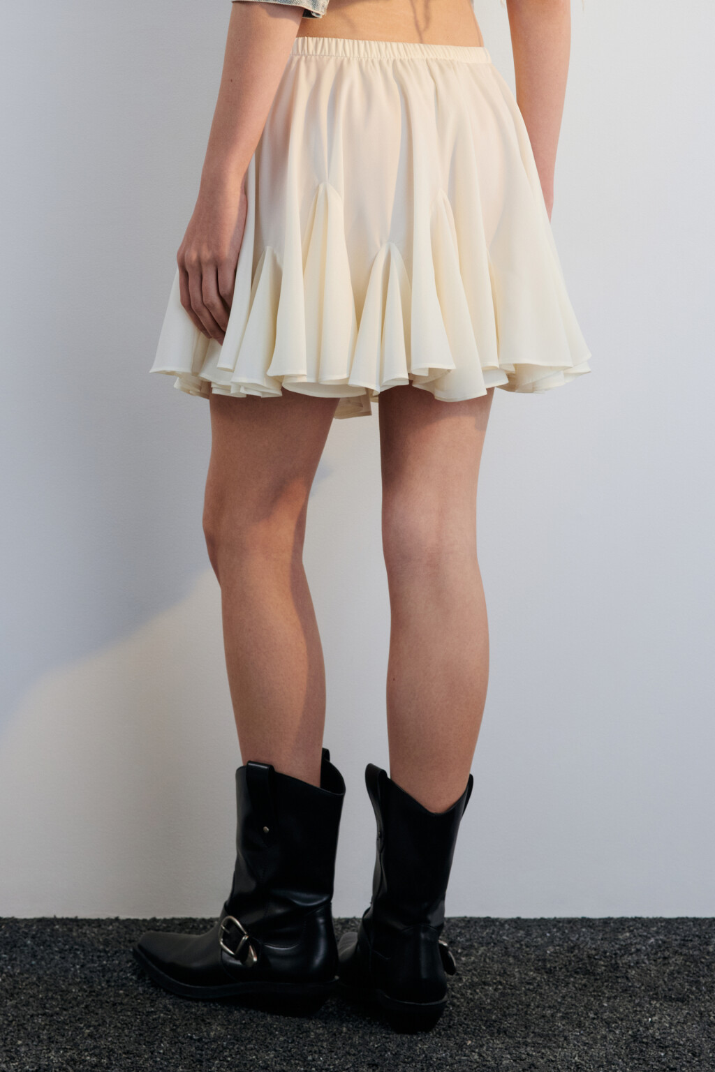 Юбка мини пышная с клиньями - цвет молочный - 4