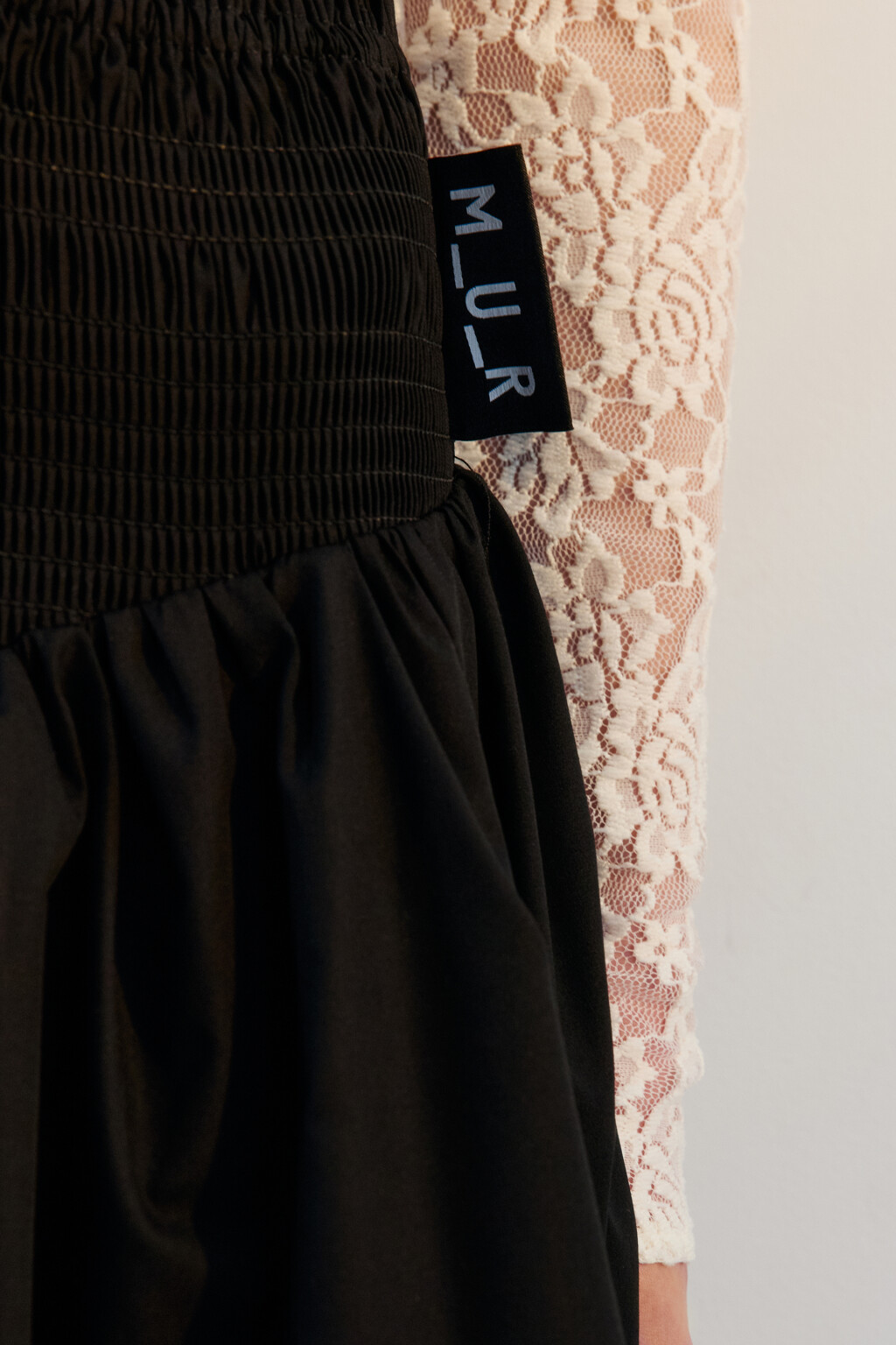 Юбка мини пышная с широким поясом - цвет черный - 6