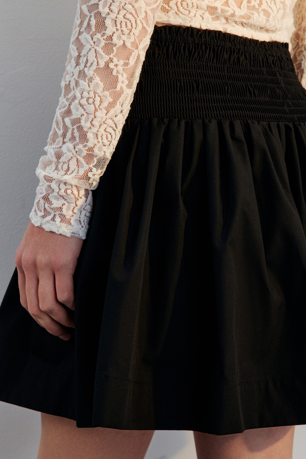 Юбка мини пышная с широким поясом - цвет черный - 7