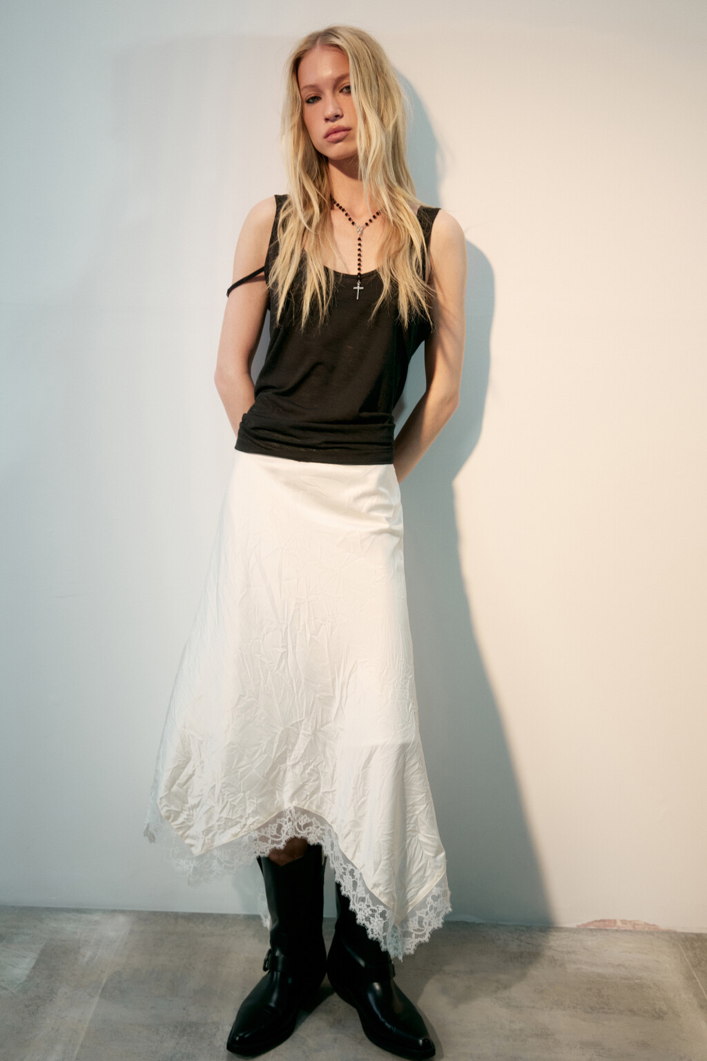 Юбка из жатого атласа с кружевом - цвет молочный - 2