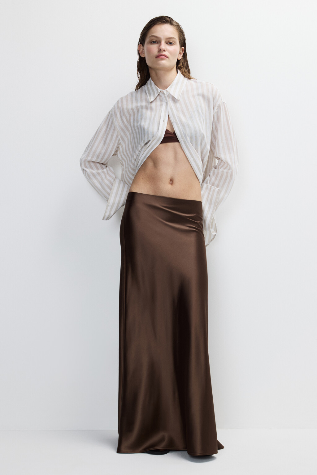 Юбка астында орыс киски Юбка астында орыс киски