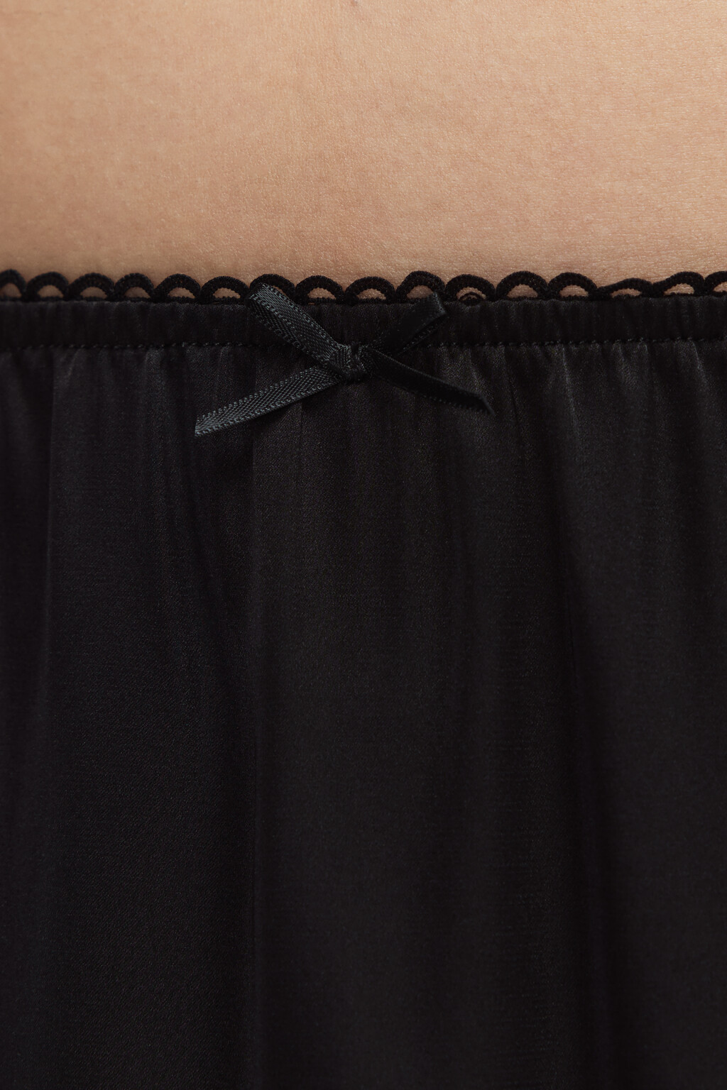 Юбка мини атласная с кружевом - цвет черный - 5