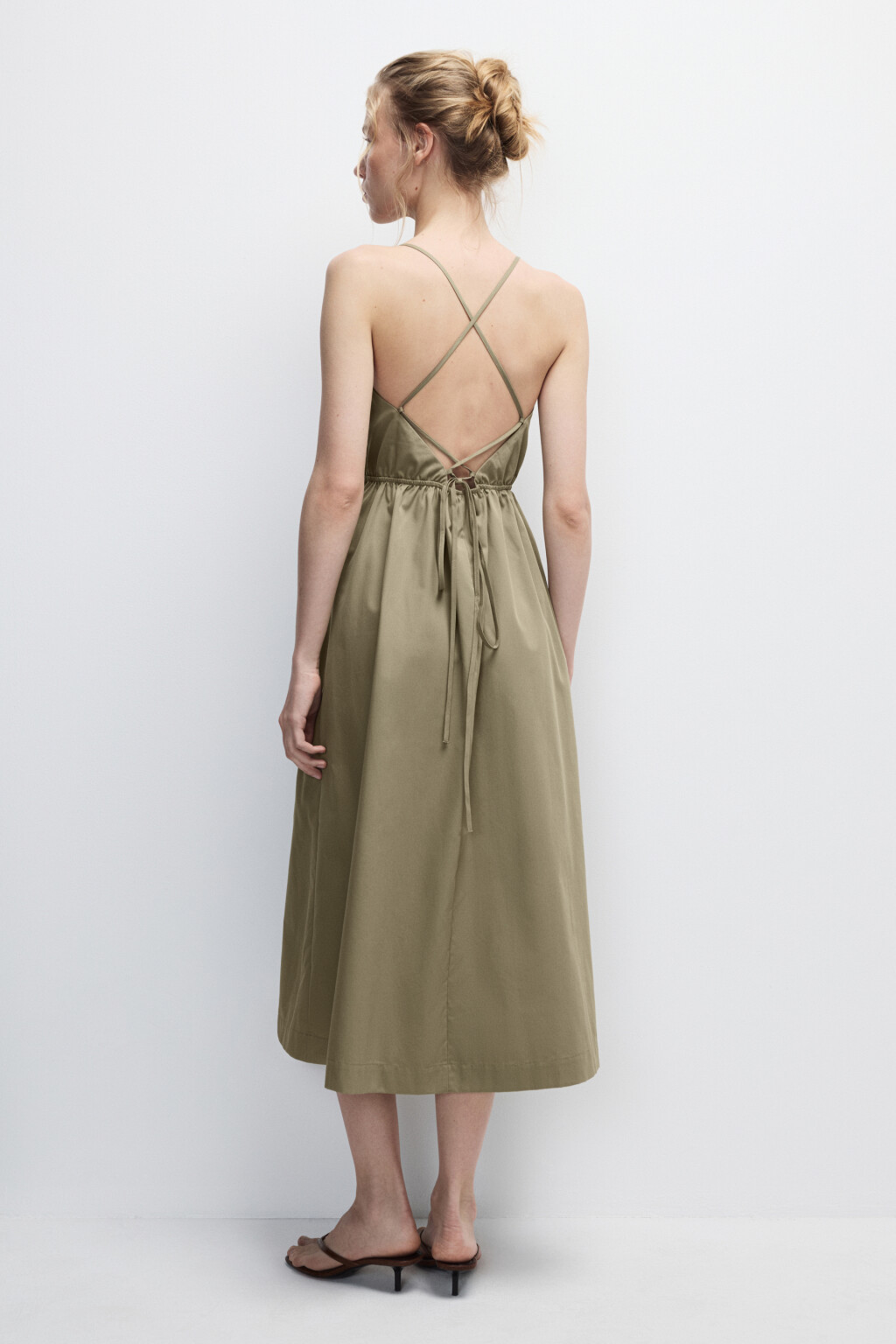 Сарафан на бретельках с открытой спиной - цвет зеленый - 3