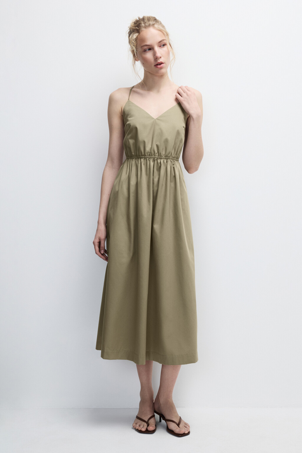 Сарафан на бретельках с открытой спиной - цвет зеленый - 4