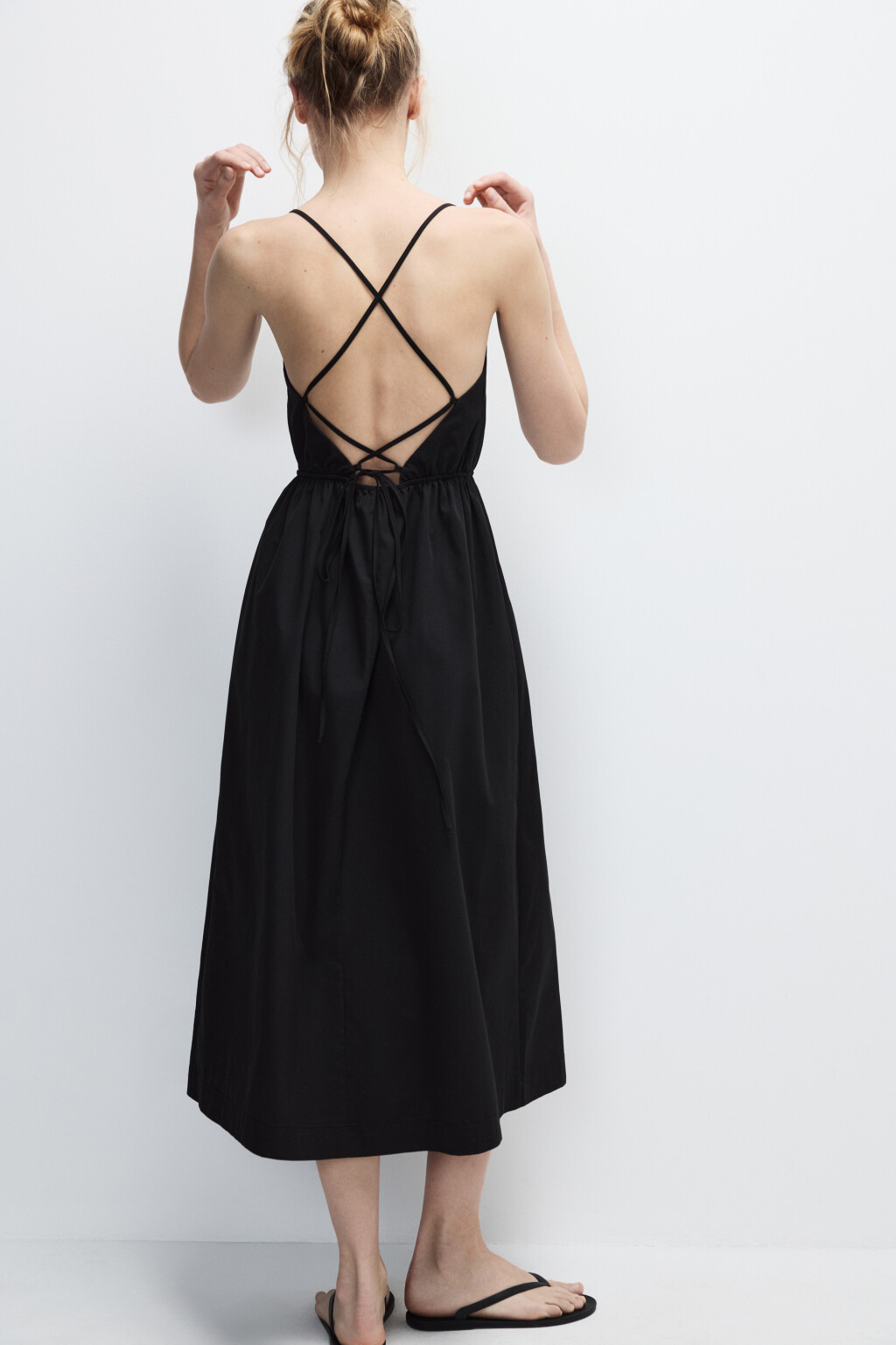 Сарафан на бретельках с открытой спиной - цвет черный - 1