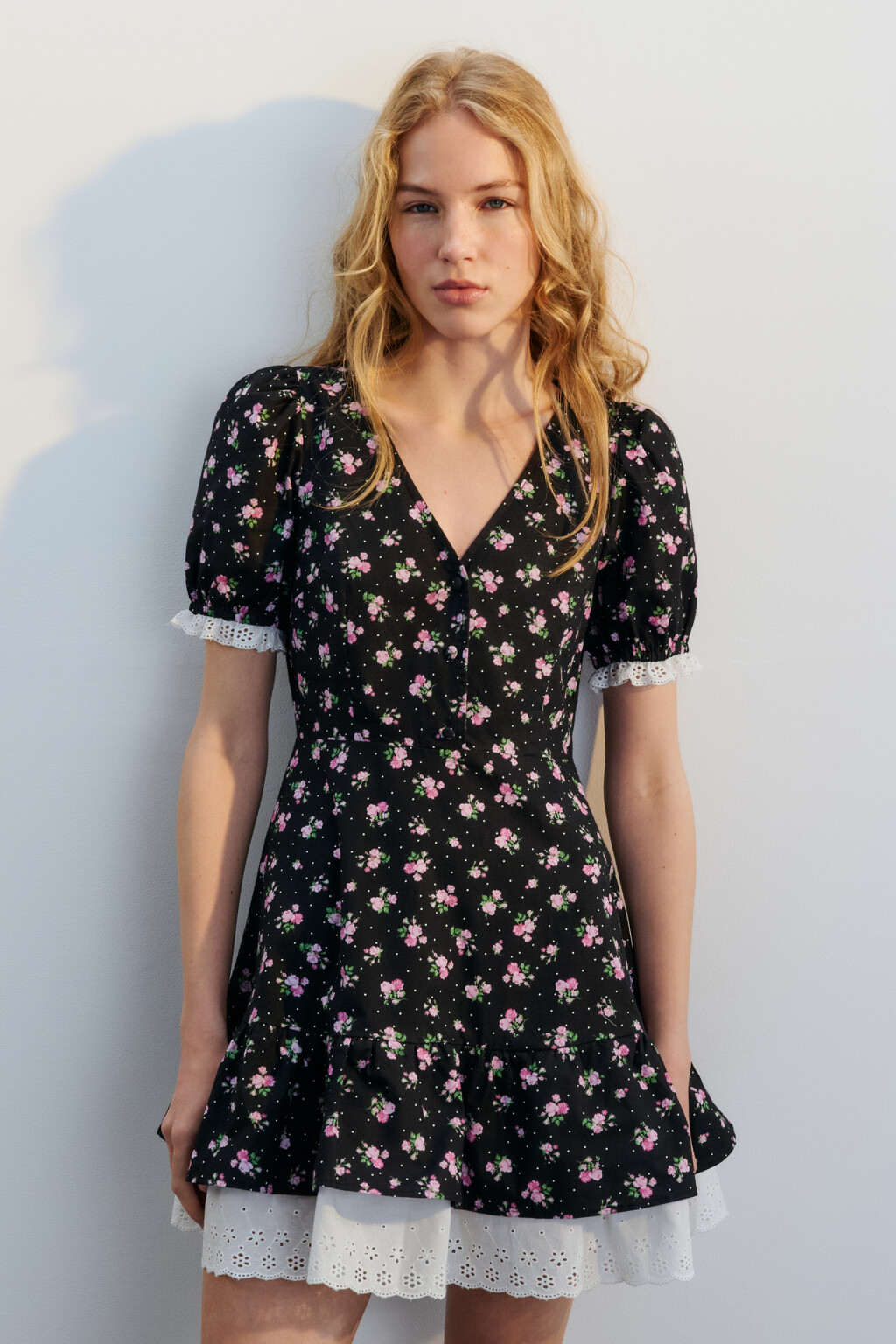 Платье приталенное с кружевной подкладкой - цвет черный - 3