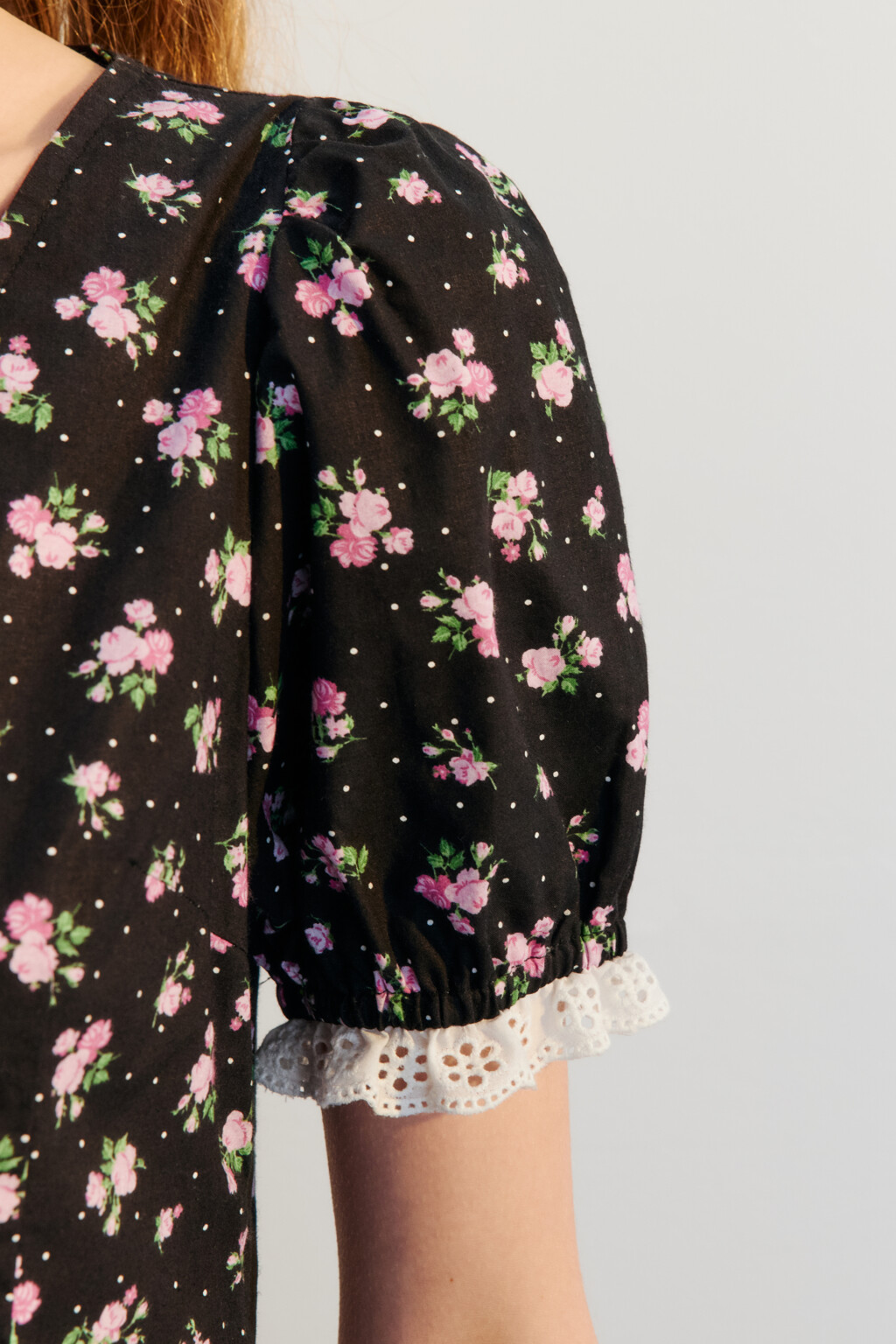 Платье приталенное с кружевной подкладкой - цвет черный - 7