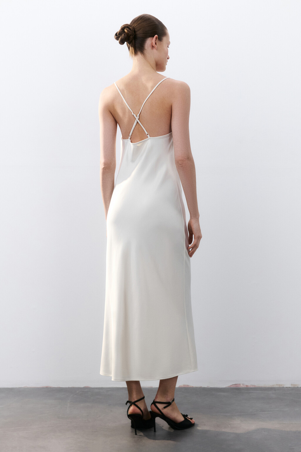 Платье-комбинация макси атласное - цвет ванильный - 4