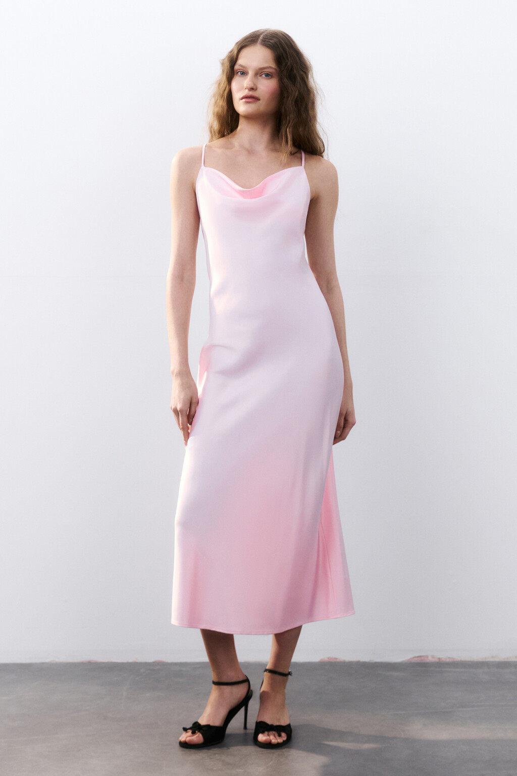 Платье-комбинация макси атласное - цвет розовый - 4