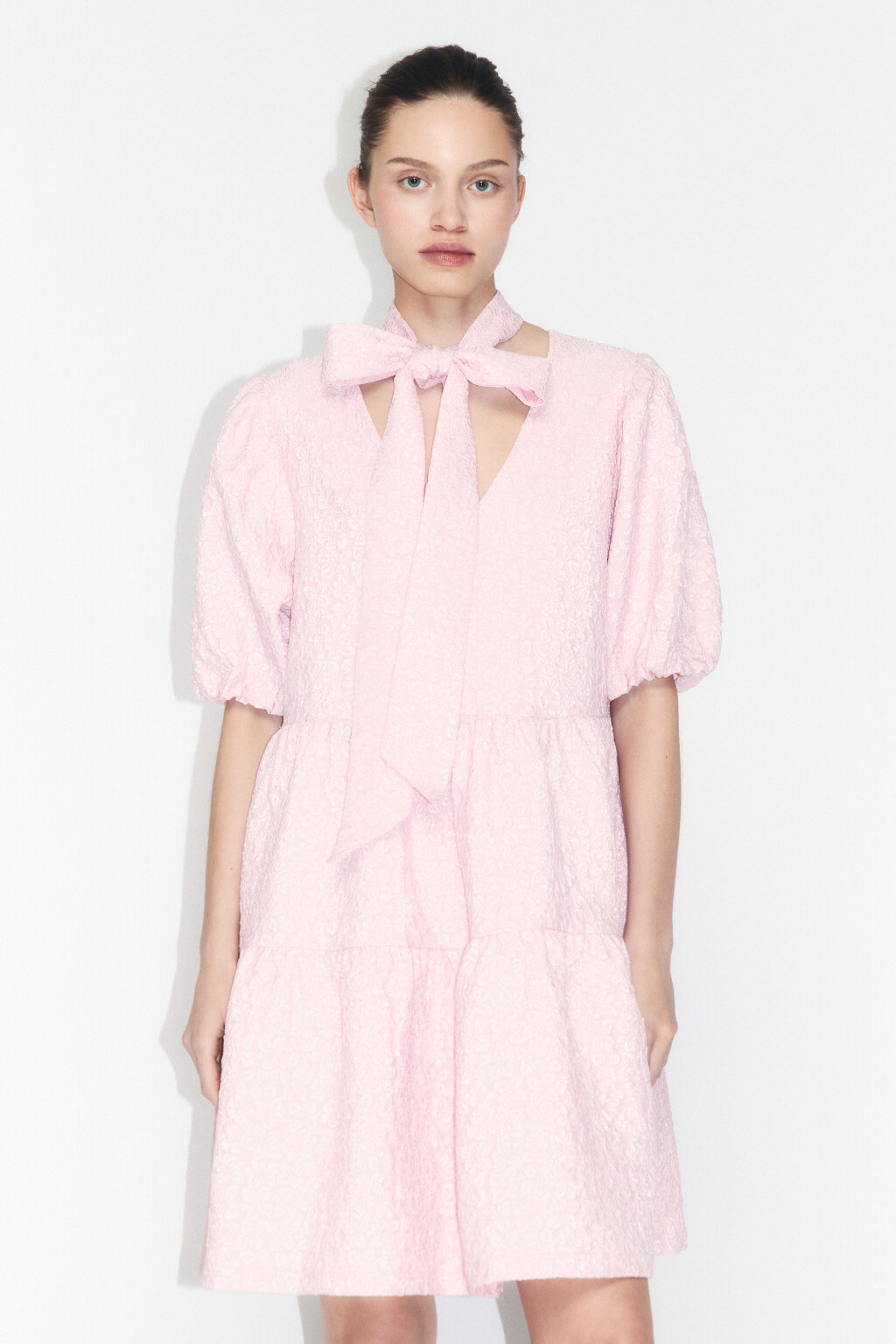 Платье бэби-долл с V-вырезом и бантом - цвет розовый - 2