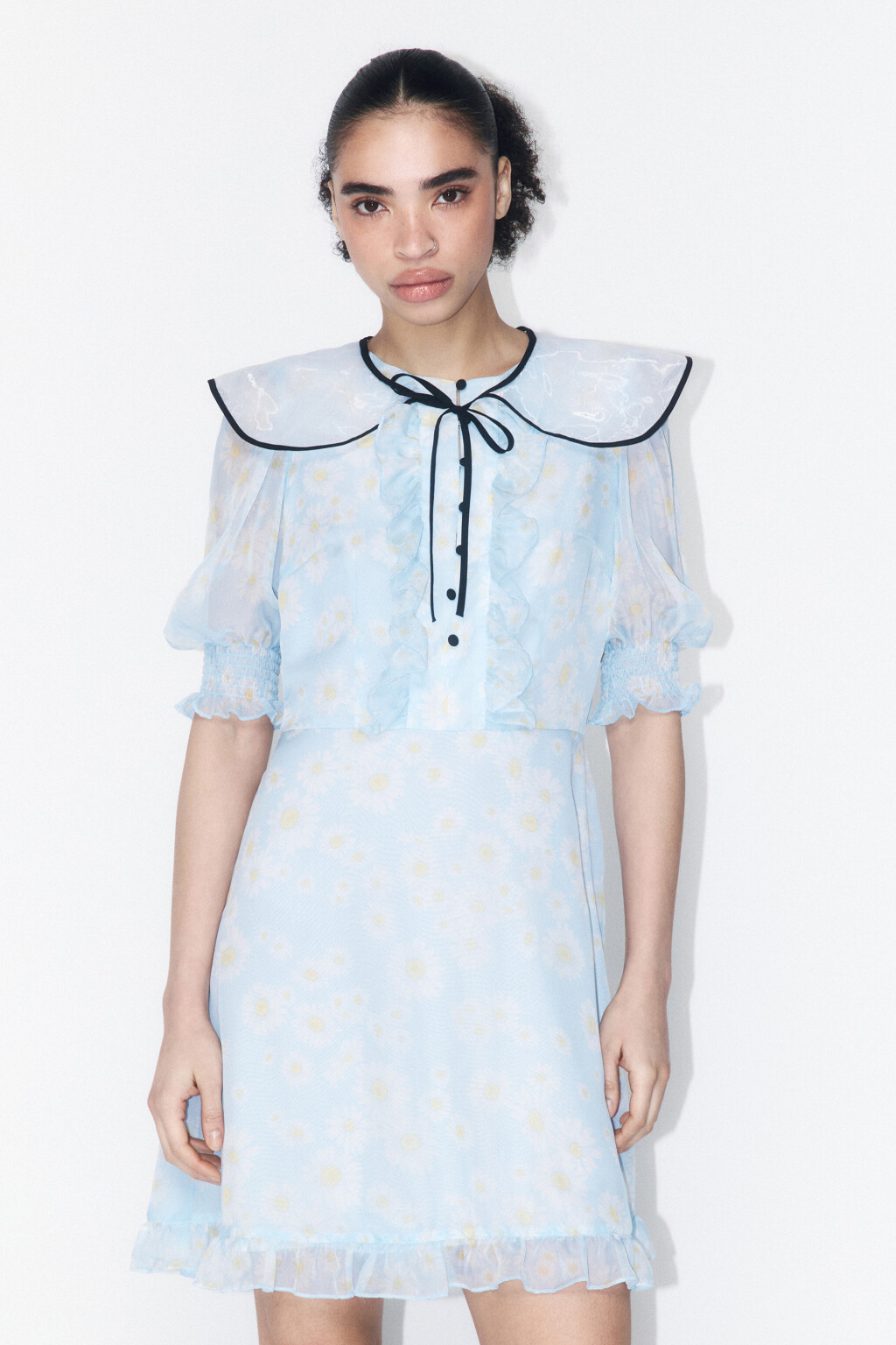 Платье мини приталенное с воротником на завязках - цвет голубой - 2