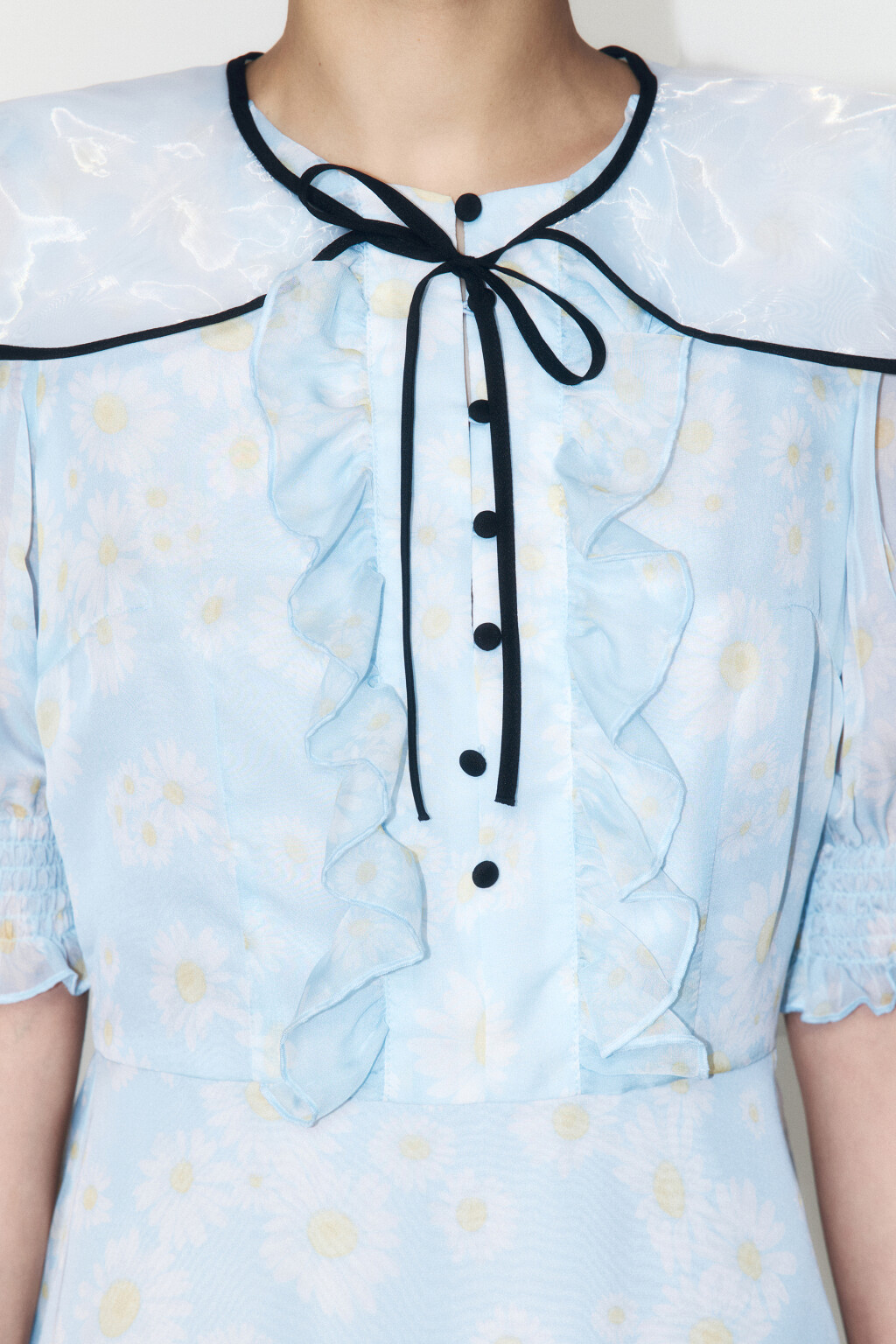 Платье мини приталенное с воротником на завязках - цвет голубой - 5