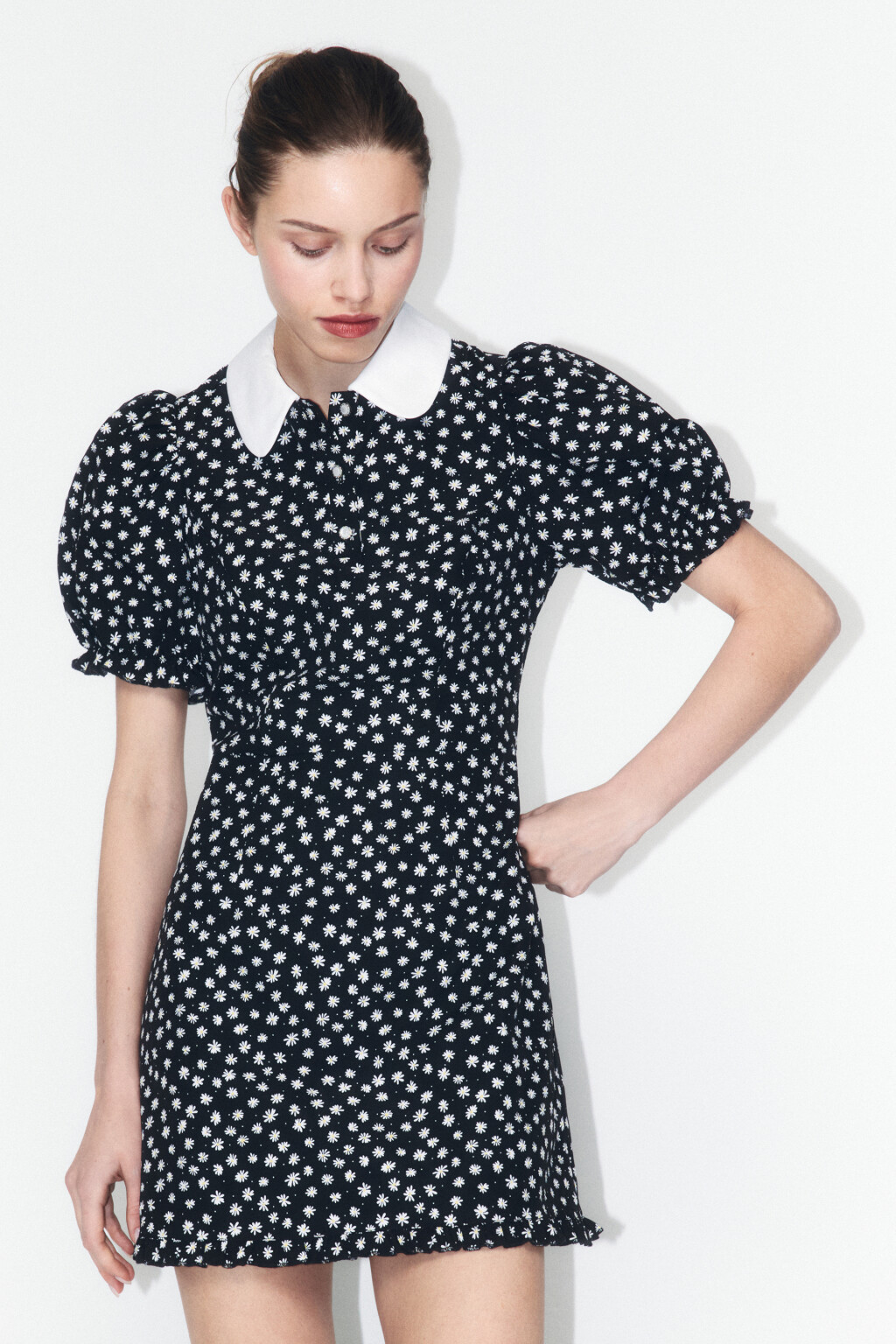 Платье-футляр мини с цветочным принтом - цвет черный - 2