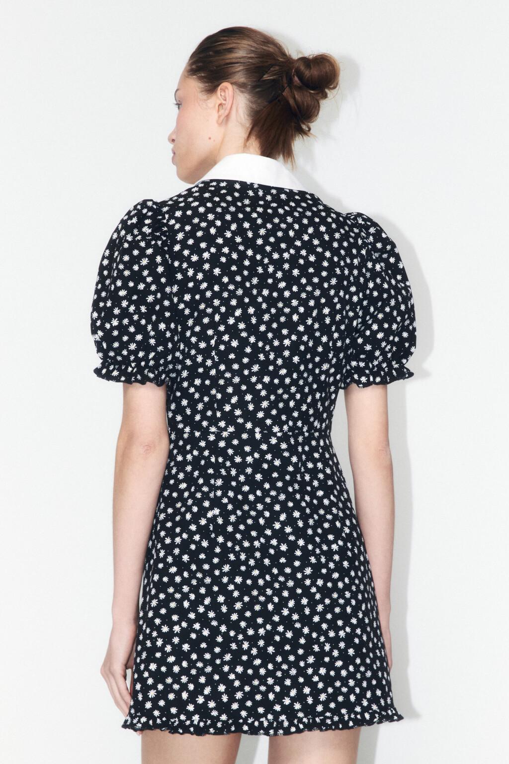 Платье-футляр мини с цветочным принтом - цвет черный - 3