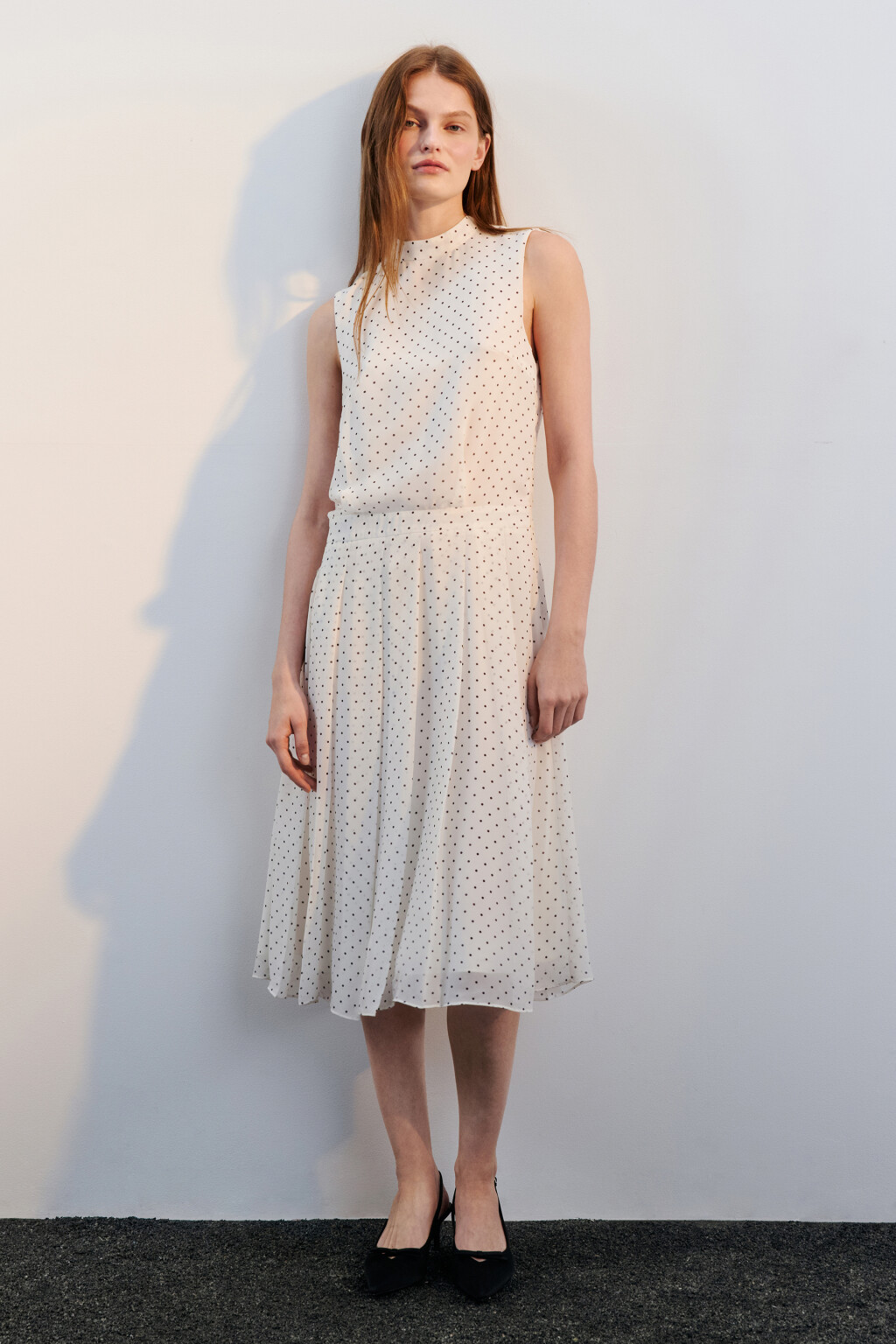 Платье миди в горох с воротником и бантом - цвет белый - 2