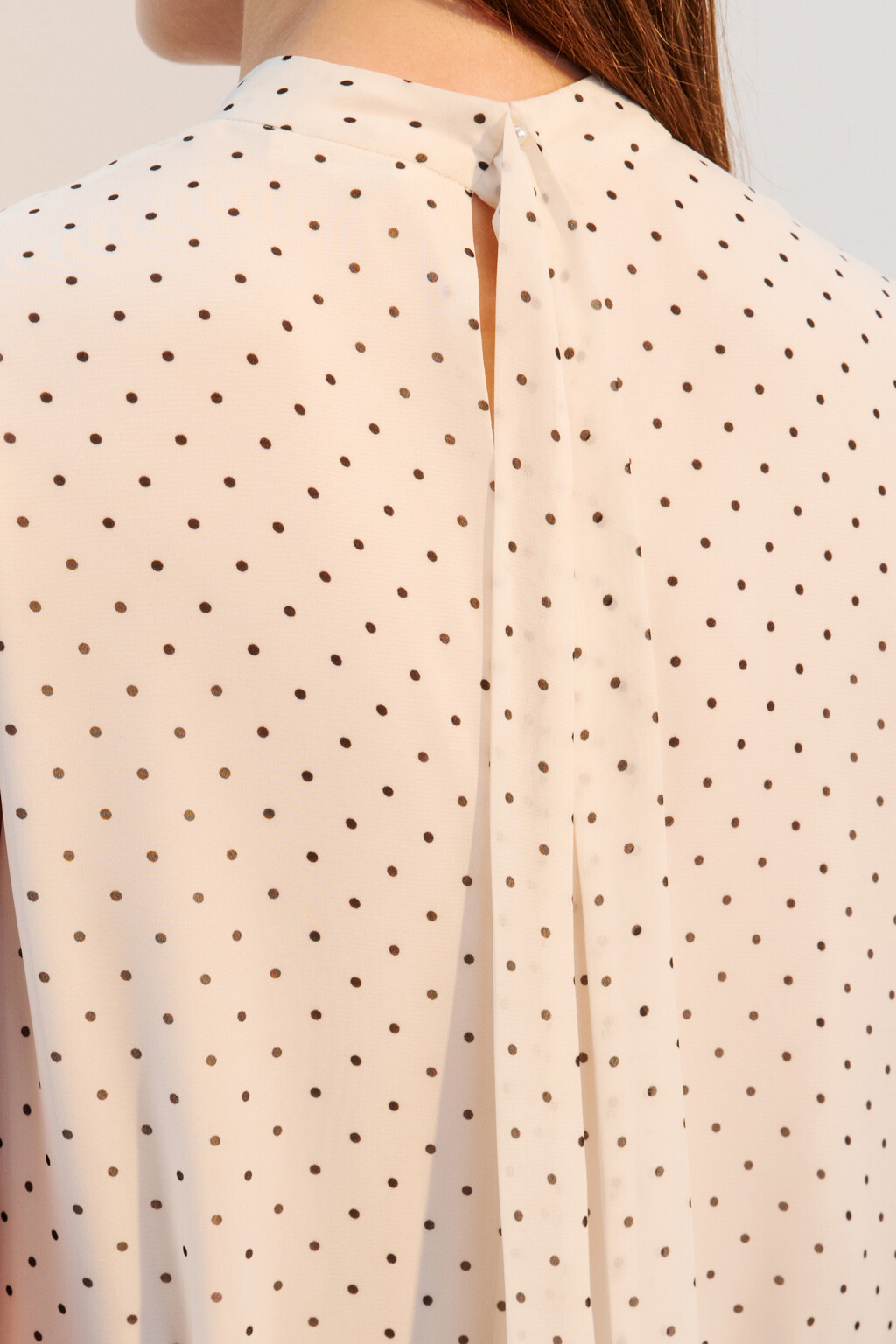 Платье миди в горох с воротником и бантом - цвет белый - 6