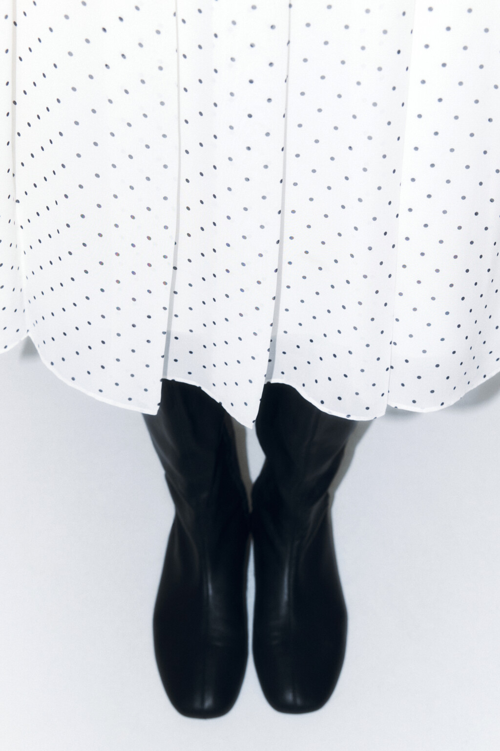 Платье миди в горох с воротником и бантом - цвет белый - 8