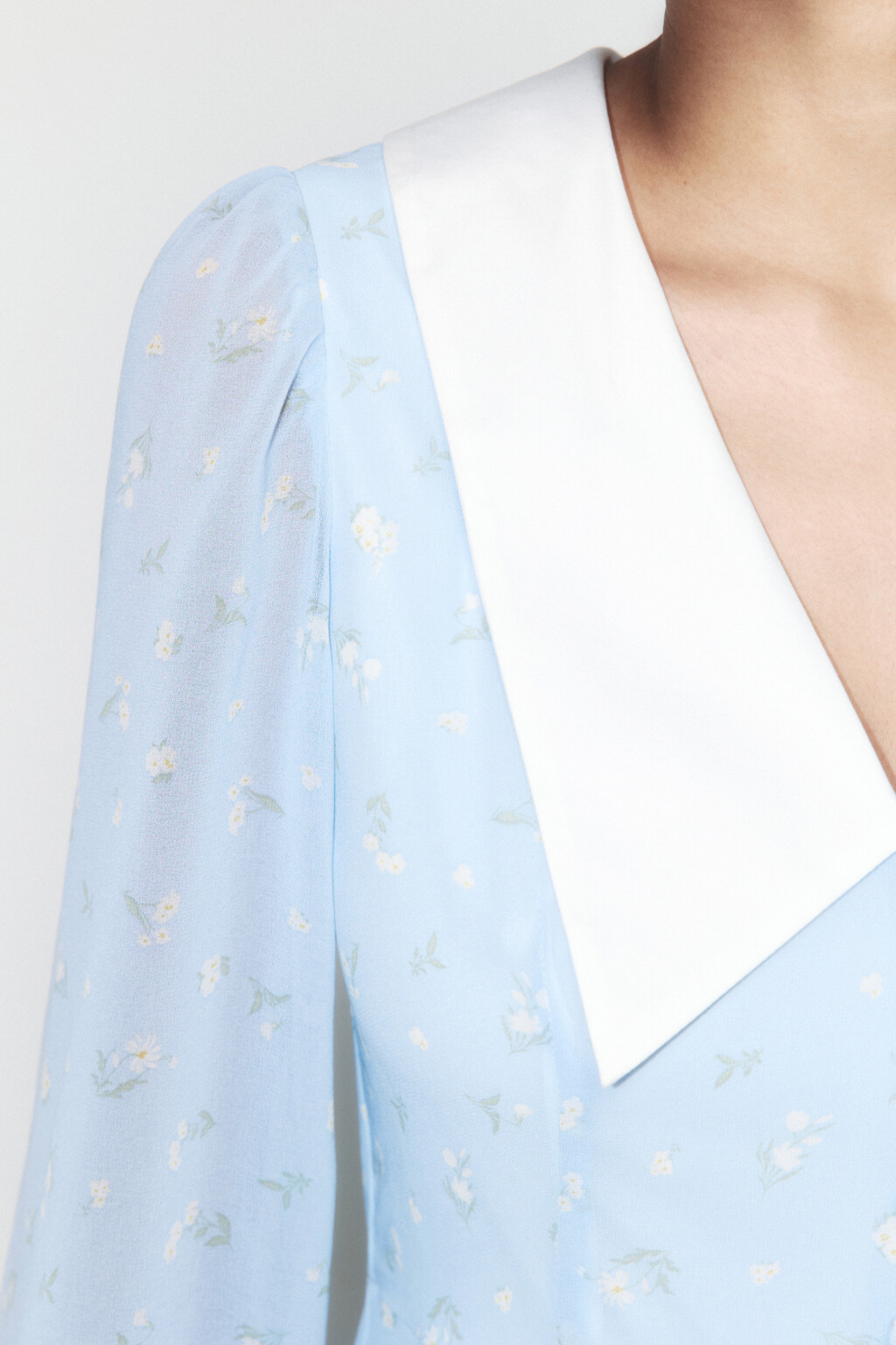 Платье мини шифоновое с воротничком и принтом - цвет голубой - 7